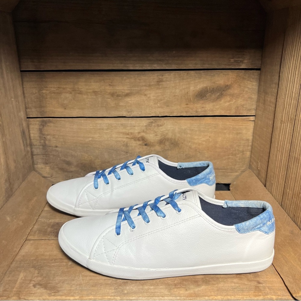 Nautica White Lace Up Sneaker With Blue Tie Dye Laces Women’s Size 11